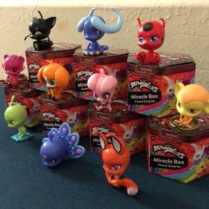 Bandai - Miraculous Ladybug - Miracle Box met 4 Kwamis inbegrepen - Miraculous Kwamis minifiguren set - Officiële licentie - Opbergdoos met handvat - Speelgoed voor kinderen vanaf 4 jaar - P50591